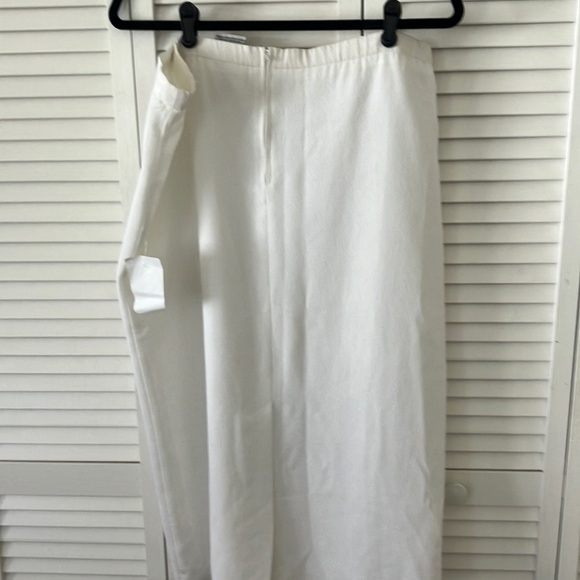 Elegant White Women's Skirt Size 14 fully lined - Picture 4 of 4